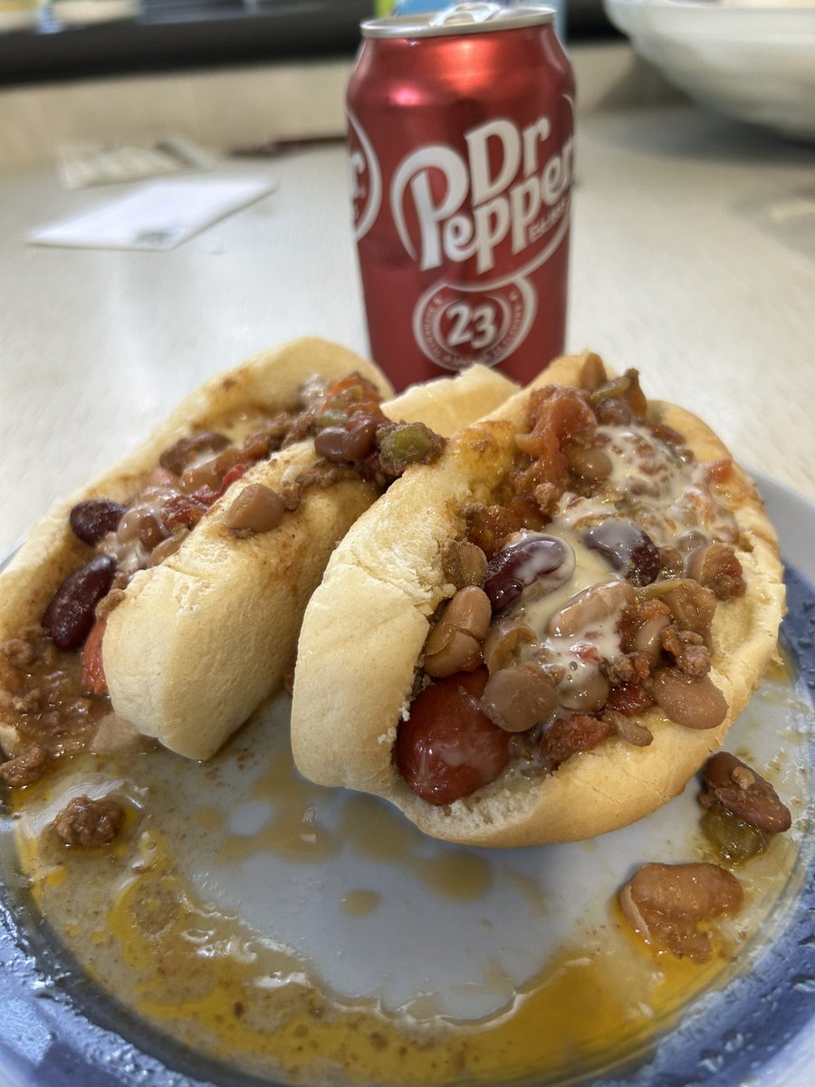 UmpDump2005's tweet photo. @fromthe108 @lawrencesshrimp @ZOOMZOOMNATION @punkyspizza @jennaduddleston @ElijahEv8 If I win, I will offer to come to your house and make you this meal. If I lose, I will break into your home and make you this meal. #VoteDump #108Tourney https://t.co/t5oj5xG4j9
