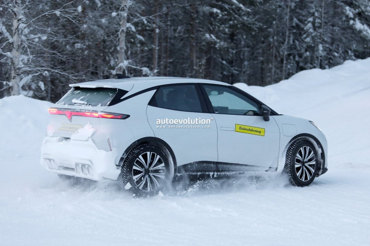cole_marzen's tweet photo. The 2027 Cupra Raval has been spied completely undisguised prior to its full unveiling on April 9. In addition, the hatchback will sit on top of the automaker’s FWD MEB+ platform and offer up to around 223 hp and 273 miles of electric range. #Cupra #Raval #BEVs #EVs #hatchbacks https://t.co/BC2Ub37nbI