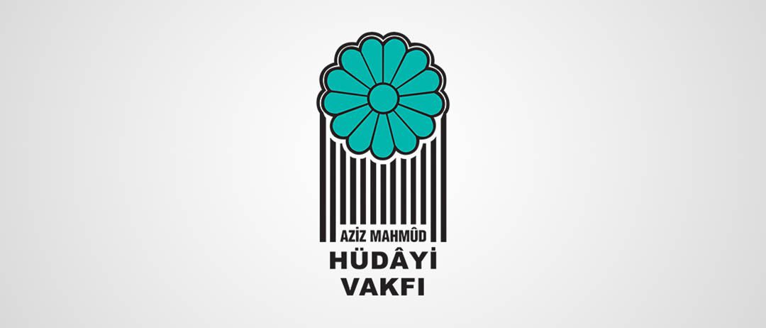 ErdemOzveren571's tweet photo. 💢 Aziz Mahmud Hüdayi Vakfı, televizyonlardaki ahlaksız içeriklere karşı harekete geçme çağrısı yaptı ⚠️

Evlerimizin tam kalbinde, ailemize karşı yürütülen sinsi bir savaşla karşı karşıyayız. Tankla, topla gelmiyorlar; televizyon dizileri, dijital içerikler ve programlar üzerinden
'ahlaksızlık füzeleri' fırlatıyorlar.

Ekranlardan evlerimize adeta lağım akıtılıyor. Sadakatsizlik, çarpık ilişkiler, haram gıdalar ve şiddet normalleştirilerek; evlatlarımızın dimağları kirletiliyor, aile bağlarımız koparılmak isteniyor.

Şunu iyi bilmelisiniz ki; bu mesele bir reyting ya da sanat özgürlüğü meselesi değildir. Bu bir medeniyet ve millî güvenlik meselesidir!

Yayıncılar, değerlerimizle çatışan içerikleri derhal kaldırmalıdır.

RTÜK, aileyi koruyan düzenlemeleri acilen uygulamalıdır.