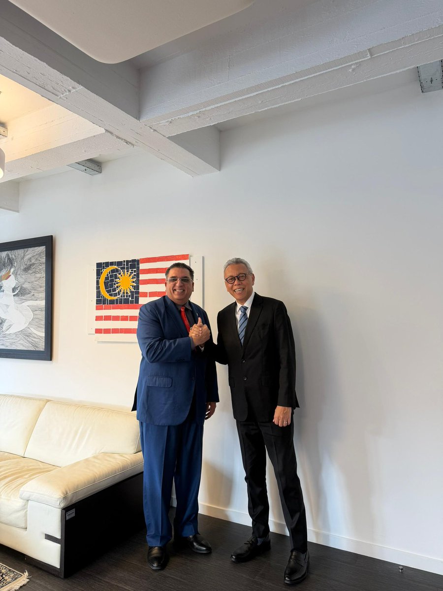 mdkhas's tweet photo. It was a pleasure receiving my new colleague, Ambassador HE Andy Rachmianto of Indonesia to 🇧🇪, 🇱🇺 &amp; 🇪🇺. We exchanged views on matters of mutual interest. Looking forward to working together closely, welcome to Brussels 👍🇲🇾🇲🇨👍 #malaysiaMADANI #MADANIbekerja #wismaputra https://t.co/mkneRa61U1