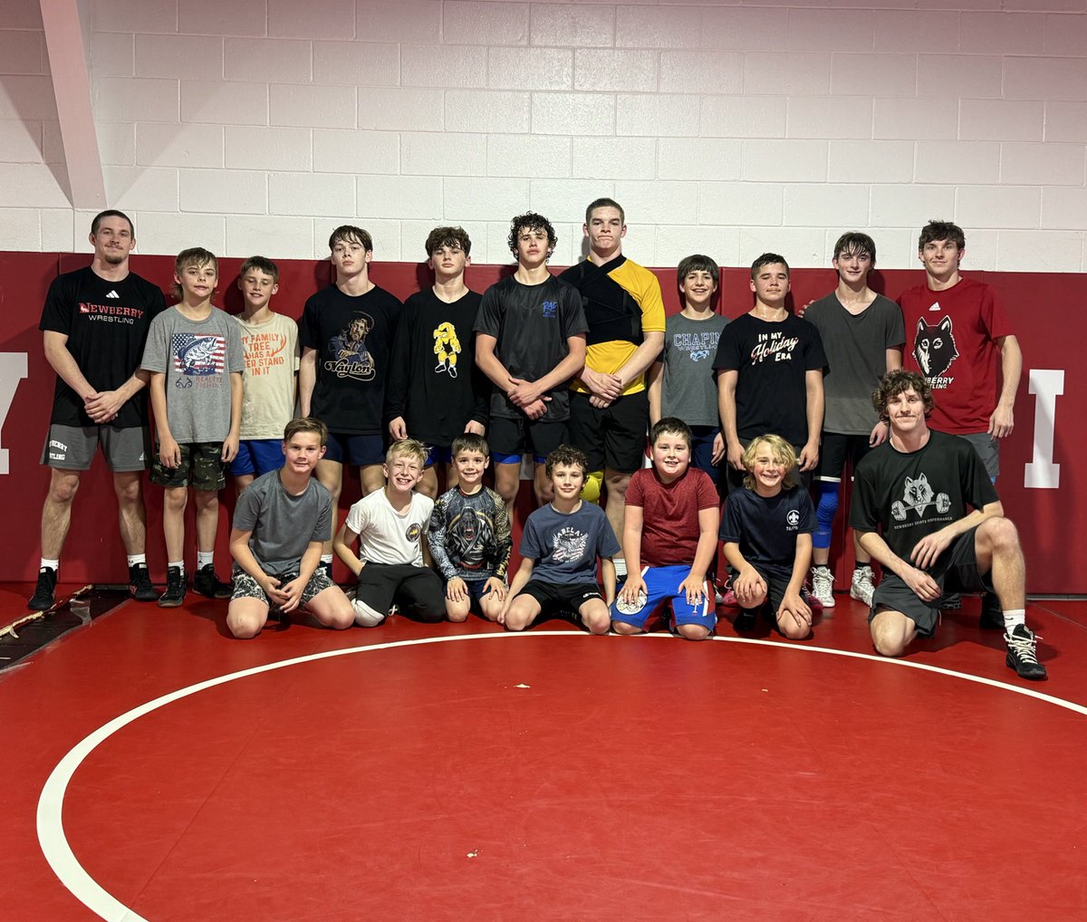 NewberryWrstle's tweet image. First practice in the books 💪
 Brant Crawford getting after it.

Join the Pack 🐺
 Mon/Wed/Fri | 5:30–7 PM 📍 Newberry College
 K–12 | No experience needed
 $30/week or $10/drop-in
🔗 newberrywrestlingcamps.com

#NewberryWrestling #FutureWolves #GoWolves