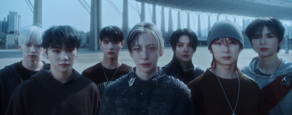 Bence andear olmayanlar da acilinden Ampersandone dinlemeye başlasın çünkü piwonun ön grubu onlar olacak benden demesi 😏 hazır çocuklar cb de yapıyo bu 7 yakışıklıyı tanımak istemez misiniz 🙂‍↔️