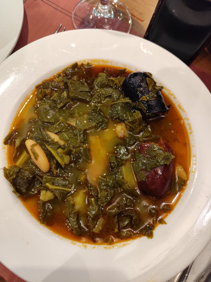 PAsturianu's tweet photo. POTE en El Tizón (Oviedo/Uviéu)
Está claro que es un #TOPote que está como ha estado siempre: muchísimas berzas, un compango espectacular y un caldo de los que resucitan.
Esta vez era de menú y la mismísima calidad y abundancia que el de la carta. https://t.co/tk4DkH30R0
