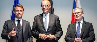 Die Mainstream-Medien vermitteln aktuell den Eindruck,  Merz, Macron &amp; Starmer rückten von Trumps Kriegspolitik ab. 
Tatsächlich täuschen sie nur die eigene Bevölkerung, die massiv gegen den Krieg ist, &amp; unterstützen die US-Kriegsmaschinerie im Hintergrund unvermindert weiter.
