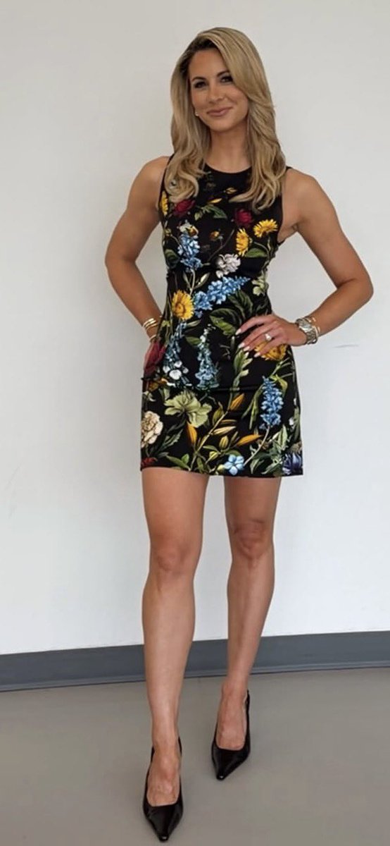 Laura Rutledge looking so stunning and sexy in this short dress!!!🔥🔥🔥🔥🔥 ...