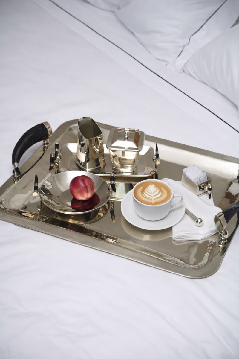 airedelsurstore's tweet image. Morning, but slower.

Valle Tray sets the base.
Horn brings the edge.
Cerro Collection — creamer &amp;amp; sugar — just sits right.

Coffee with a clean rosetta.
That’s it.

#AIREDELSUR #MorningRitual