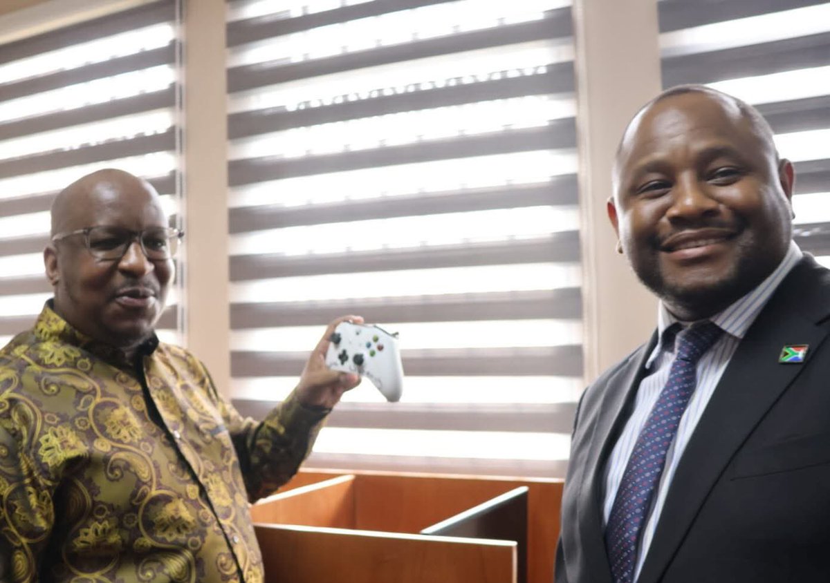 GautengSACR's tweet photo. The Executive Mayor of @city_mogale Cllr. @MayorSele welcomed this state-of-the-art, technology-enabled library – bringing real opportunities closer to the people of Kagiso.

#LibraryWeek
#HumanRightsMonth2026
#GrowingGautengTogether https://t.co/OWU6CYQJU5