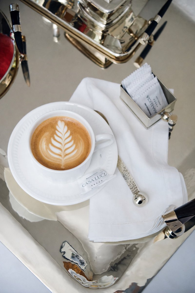 airedelsurstore's tweet image. Morning, but slower.

Valle Tray sets the base.
Horn brings the edge.
Cerro Collection — creamer &amp;amp; sugar — just sits right.

Coffee with a clean rosetta.
That’s it.

#AIREDELSUR #MorningRitual