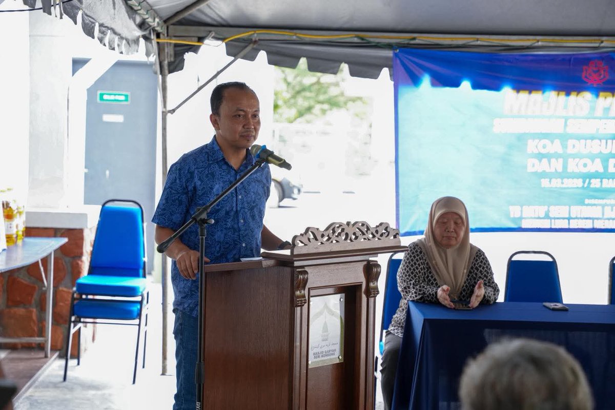 15hb Mac 

Penyampaian sumbangan kepada masyarakat Orang Asli diakhiri dengan penyampaian kepada penduduk-penduduk Kampung Orang Asli Dusun Kendong dan Kampung Orang Asli Dusun Paya yang diadakan di Masjid Qaryah Seri Kendong, Rembau.

Turut bersama dalam siri penyampaian.....