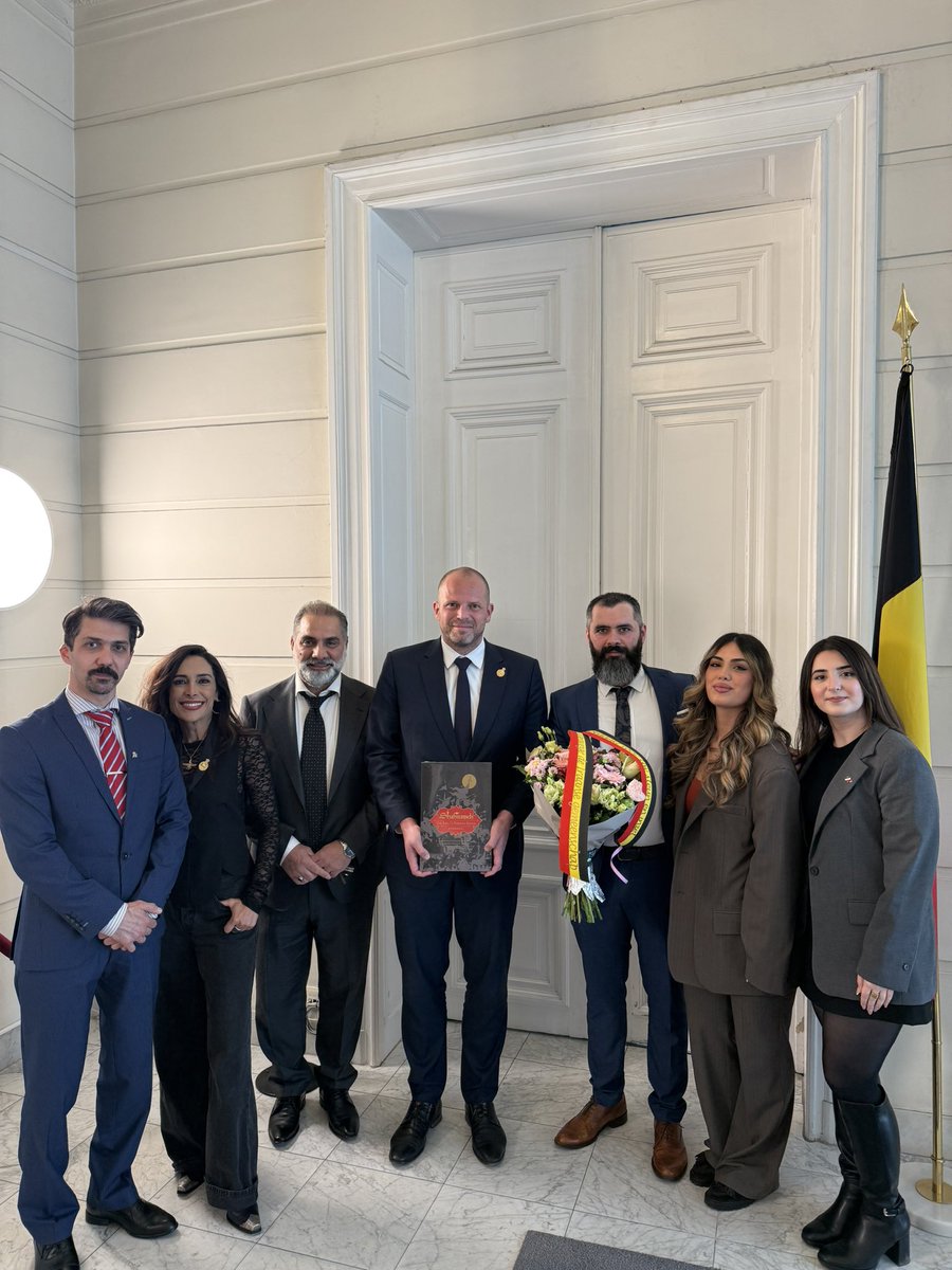 SafaiDarya's tweet image. Samen met een groep betrokken Iraniërs, en op initiatief van Sepehr en zijn vrienden, hebben wij de minister van Defensie, Theo Francken, bedankt voor zijn voortdurende steun aan het Iraanse volk in de strijd tussen licht en duisternis.

Deze blijk van waardering voor een trouwe