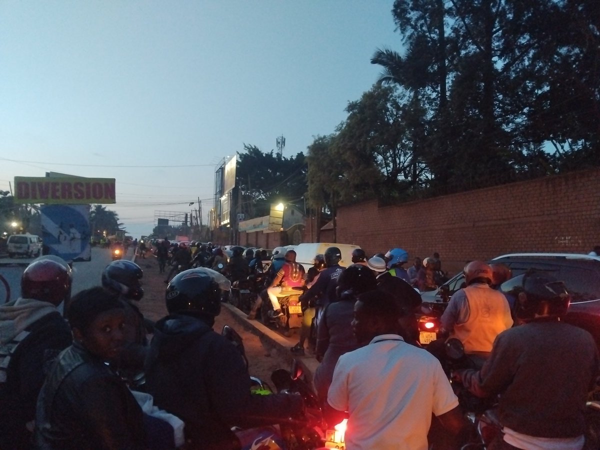 SisyeAli's tweet photo. Traffic jam so crazy in #bugolobi https://t.co/98rmEcRQ2G