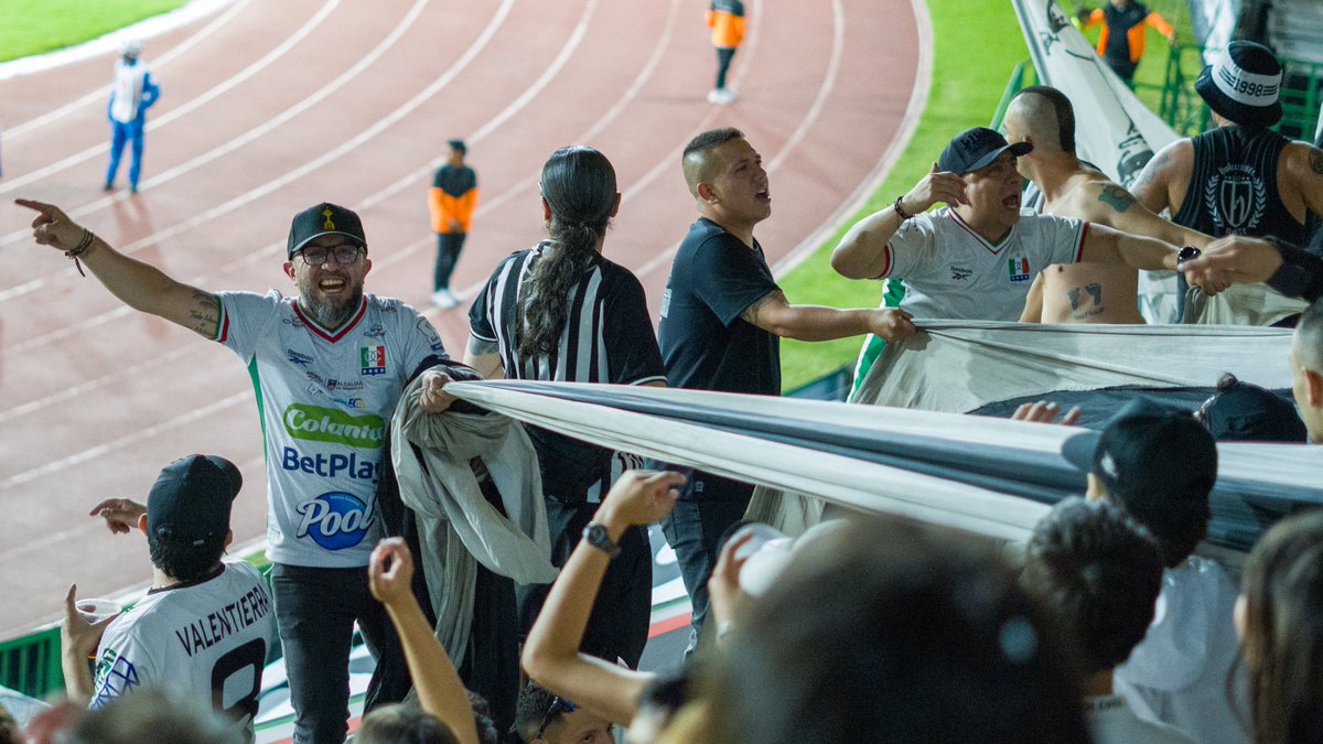 HNZ11 - La Banda del Eje tweet media