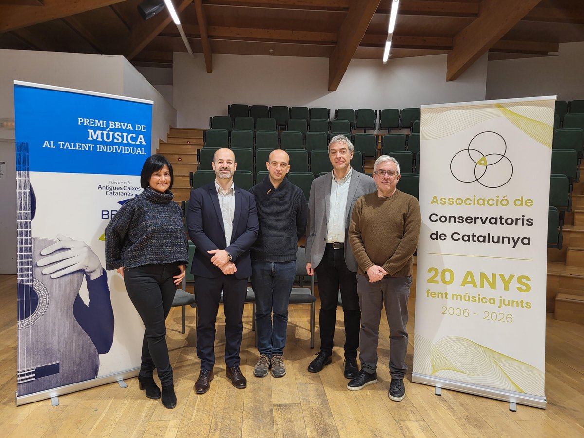 Fcaixescat's tweet photo. Avui s’ha fet la roda informativa del Premi BBVA de Música al Talent Individual 🎶

Manresa i Montserrat acolliran els millors joves talents els dies 21 i 22 de març. 104 participants a semifinals i 18 finalistes a la gran final.

#PremiBBVA #JovesTalents #bbvacatalunya https://t.co/il0OAhDFz8