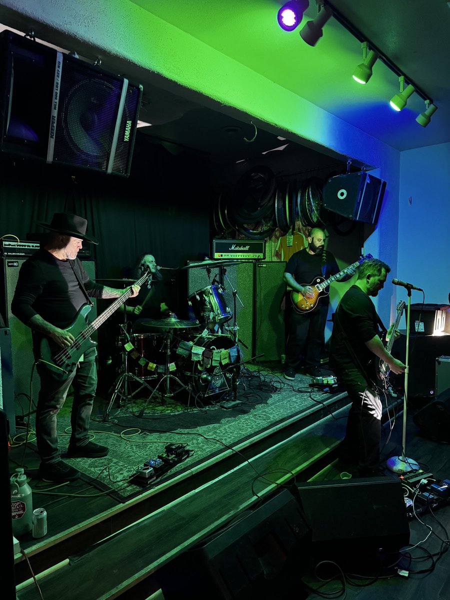 Howling Giant tweet media