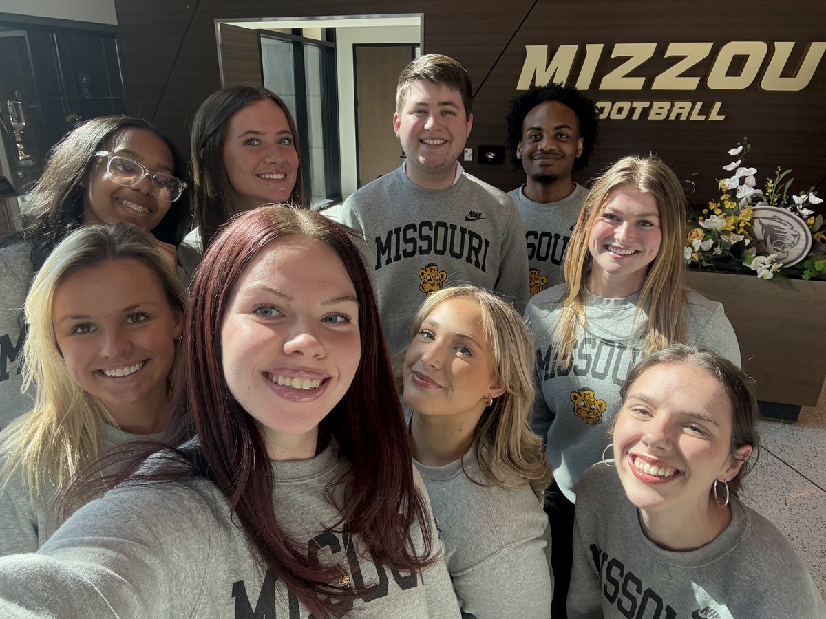 Hannah Moore tweet media