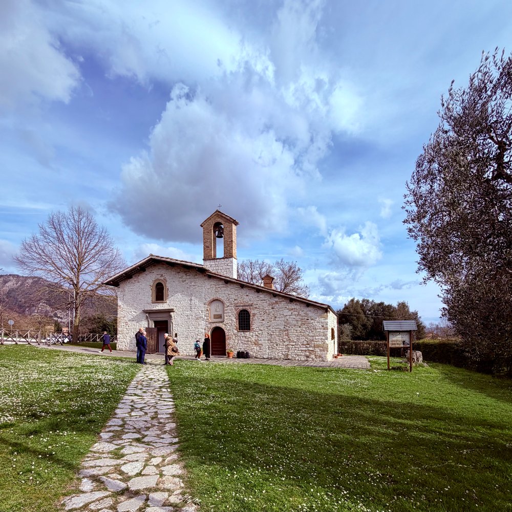 COVILIARTE's tweet photo. => => #CasaMuseoCOVILI | #Gubbio, 15/03/2026

Ci sono luoghi dove le storie non sono soltanto raccontate. Restano nell’aria.

La chiesa di Santa Maria della Vittorina, a Gubbio, è uno di questi...

Tks: @CorriereUmbria 
Link: https://t.co/LZ0vCMIsDQ

 #COVILI - #SanFrancesco https://t.co/ETUi2B4ZT0