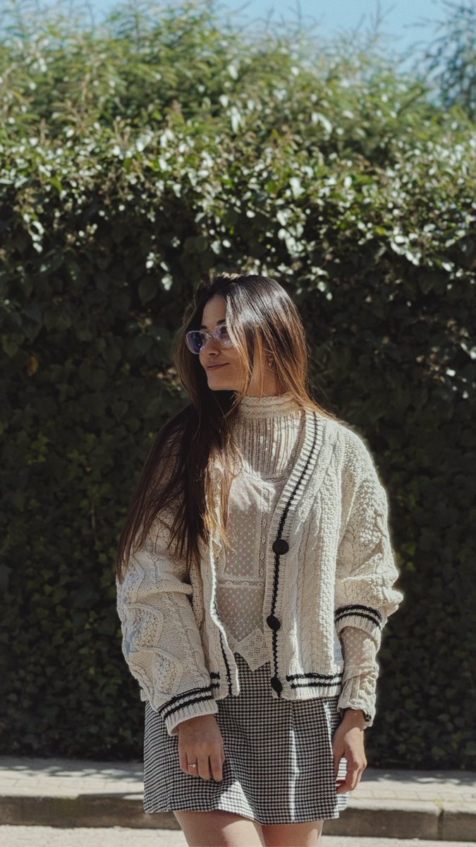 Saricientta's tweet photo. Another day, another merch outfit 🩶
Folklore cardigan could never go wrong with any outfit
#ootd #TSMerch #Swiftie @taylornation13 @taylorswift13 https://t.co/96wd8ER1HY