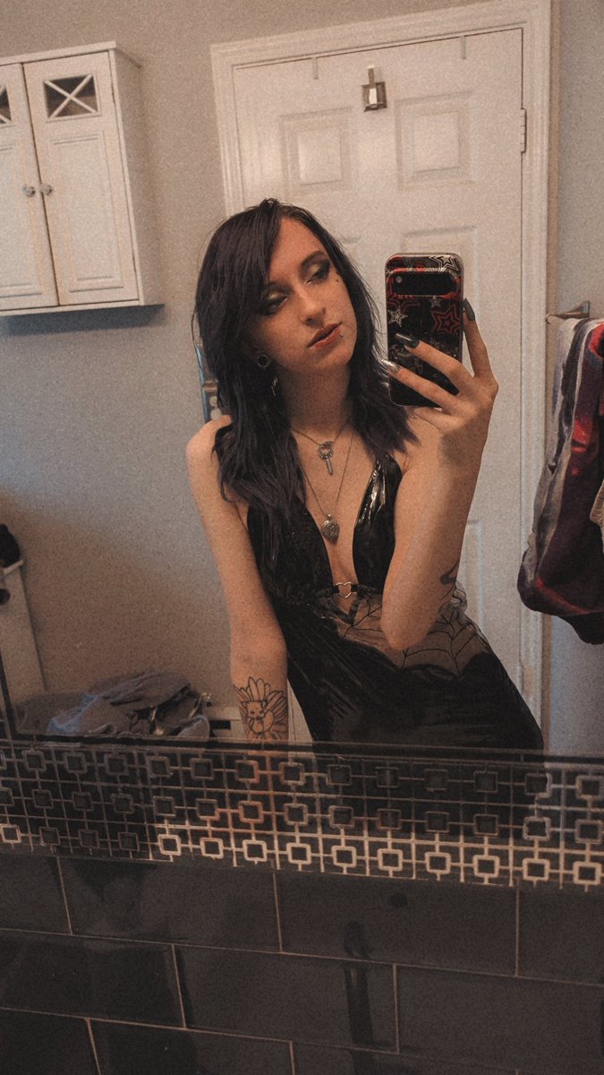 Goddess_Emera's tweet photo. Keep drooling https://t.co/Kfe0osuIok
