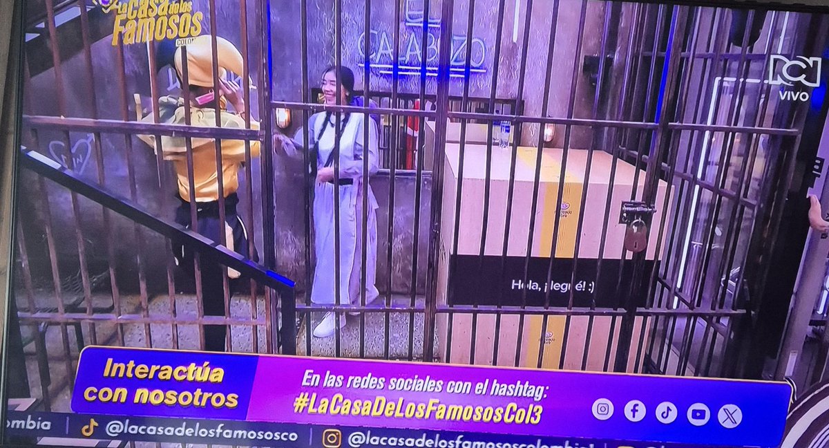 complicescho's tweet photo. Este pendejeo que se cree, HUMILLAR no es divertido, ni obligar a una mujer a un beso, eso ACOSO SEXUAL, ni se puede obligar a ninguna mujer, #lacasadelosfamosos https://t.co/aKRh6aF5lD