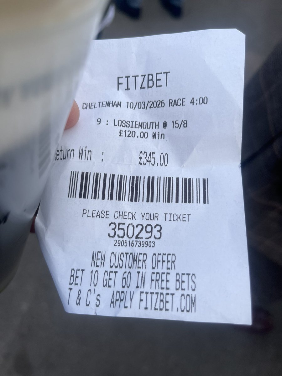 broadley_david's tweet photo. @DavidJenningsRP @JohnnyDineen Had a bit of Banter with Johnny &amp; spoke with your david just before the champion hurdle… Managed to coax Johnny into giving £120 at 15/8 - Lossiemouth… on picking up the winnings Johnny told ne i had done him up like a kipper 😂 Brilliant craic with you both. https://t.co/SgwBmwwvBw