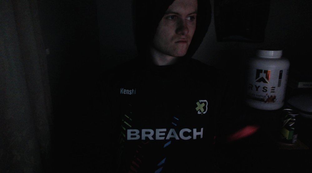 iiTzKenshi tweet media