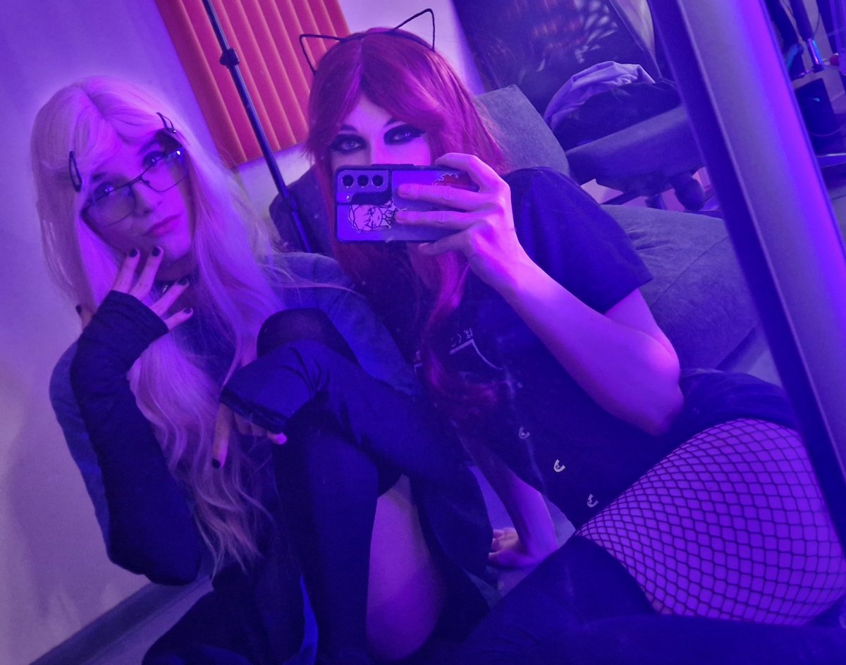 Ubrałem kieckę 4 raz w życiu.
W stylizacji pomogła mi <a href="/JaylynnOverkill/">︎︎Jay ︎ ︎︎</a>