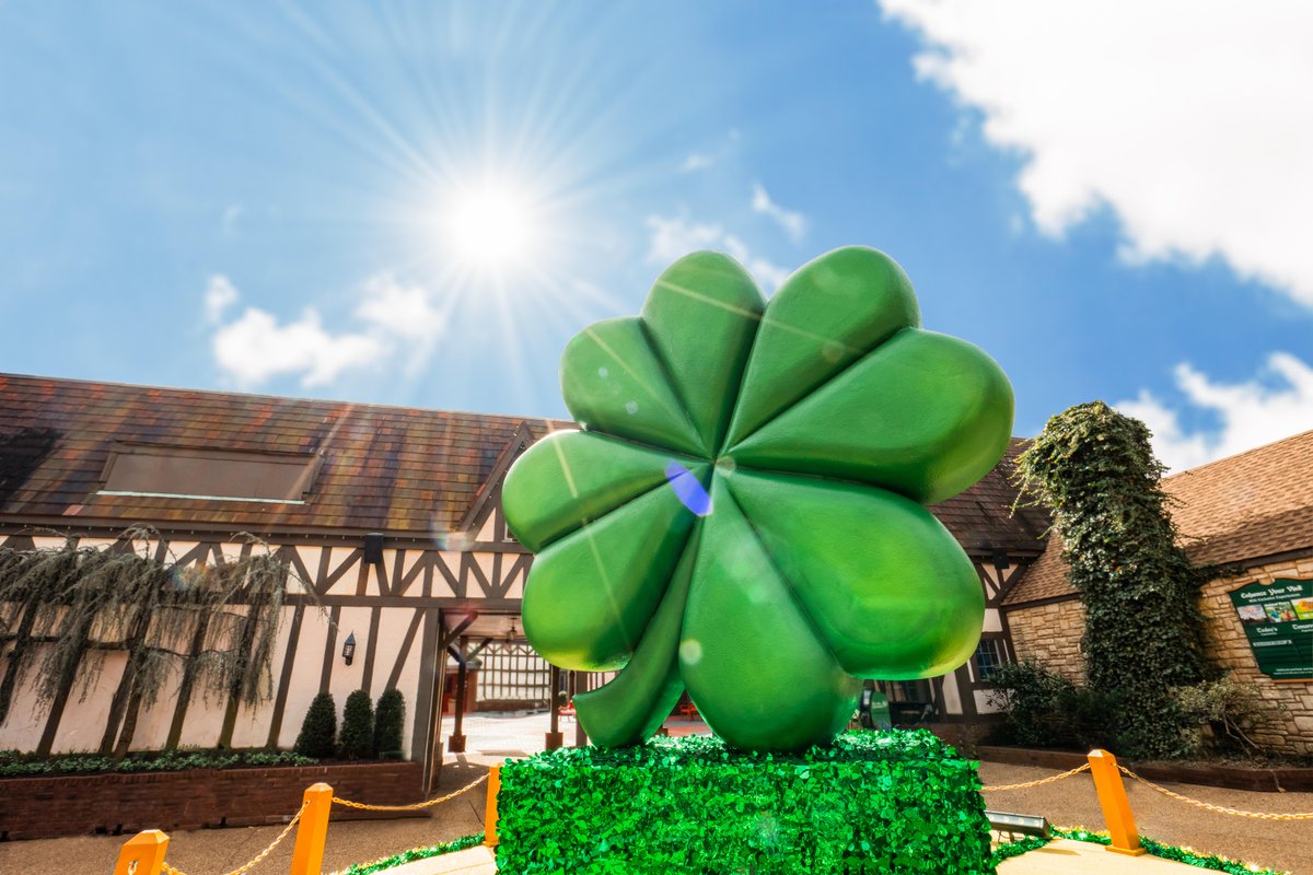 BuschGardensVA's tweet photo. Happy St. Patrick’s Day! ☘️
Come celebrate with rides, festive eats, green beer, and the return of Celtic Fyre. We’re open 3–9pm today. https://t.co/eAC3MwR38b