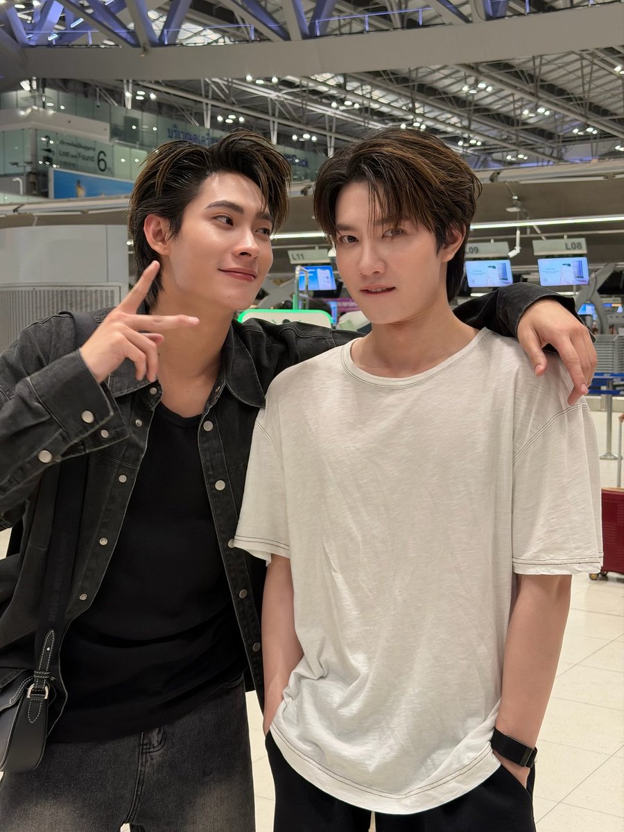 เทอหยุดเล่นก่อนดั้ยปร้ะส์ หิวข้าว!🐷🍚🛫
#TutorYim