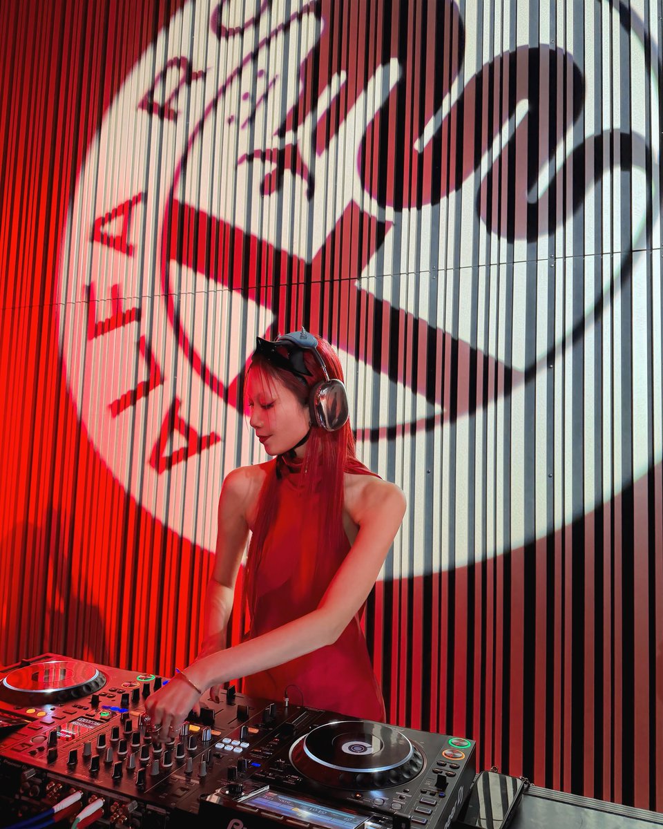 si oux(スー)｜赤髪 tweet media