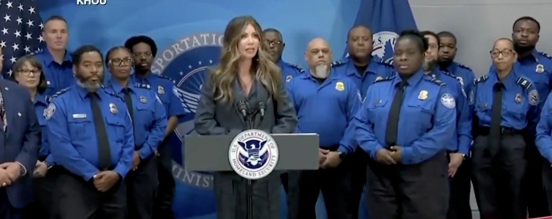 𝔻𝔸ℝℝ𝔼𝕃𝕃 tweet media