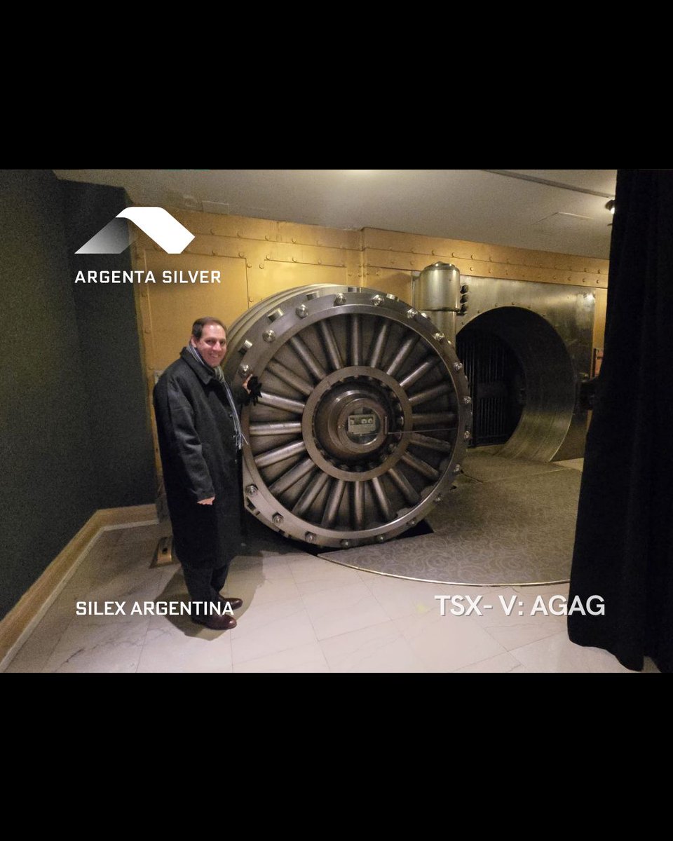 argentasilverag's tweet photo. Our subsidiary President and Legal Representative, Diego Mendilaharzu, at the historic vault of One King West in Toronto.

Will it be large enough to store all our silver?

📈 TSXV: AGAG | OTCQB: AGAGF
$AGAGF $AGAG #Argenta #ArgentaSilver #AGAGF #AGAG #silver #silvermine https://t.co/qOQzoFI7m7