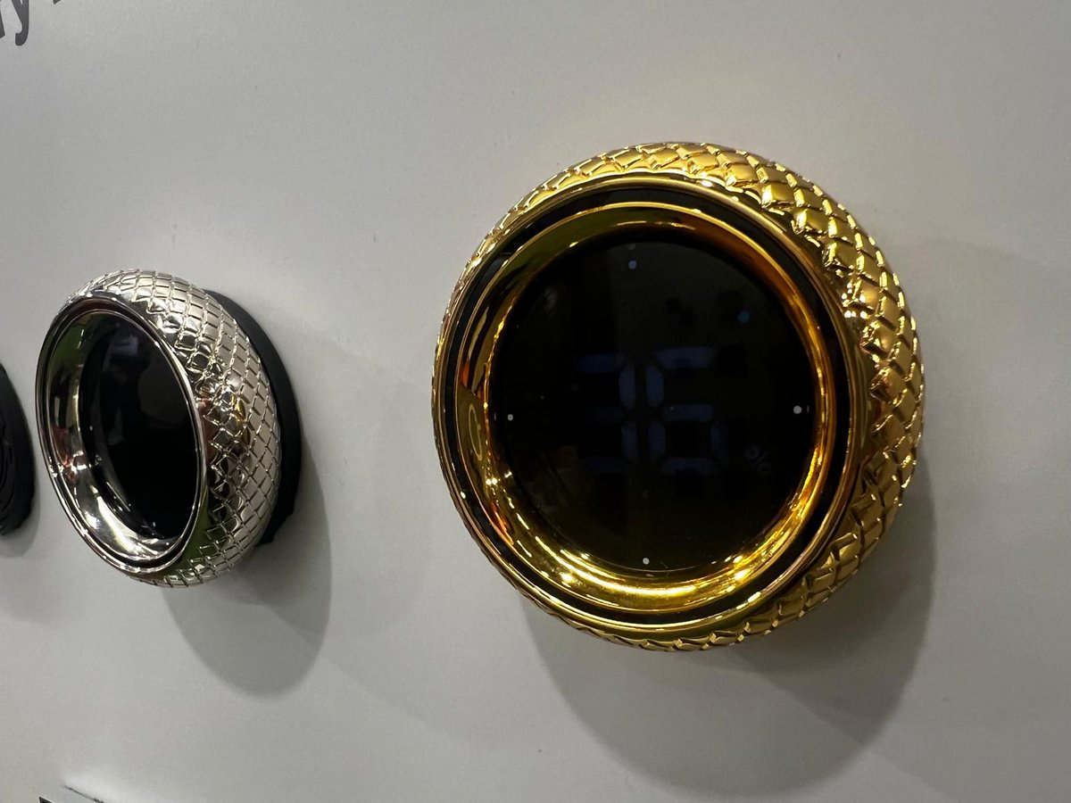 Futurasmus's tweet image. 🟩 En el stand de Citron Smart conocimos sus soluciones de control para smart homes basadas en diseño elegante y múltiples opciones de interacción. Gracias a Charles Lee por mostrarnos los productos 🤝

#KNX #LightAndBuilding #Citron #SmartHome #BuildingAutomation