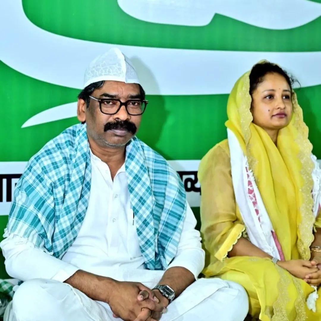 MdSalauddinRaj5's tweet photo. आज माननीय मुख्यमंत्री श्री हेमंत सोरेन जी के आवास पर दावते-ए-इफ्तार का भव्य आयोजन किया गया। इस अवसर पर राज्य के माननीय मंत्रीगण, विधायकगण एवं विशिष्ट अतिथि उपस्थित रहे।

सभी ने एक साथ रोज़ा इफ्तार किया तथा झारखंड राज्य की खुशहाली, शांति एवं समृद्धि के लिए सामूहिक दुआ की। https://t.co/HWNI46WdmE