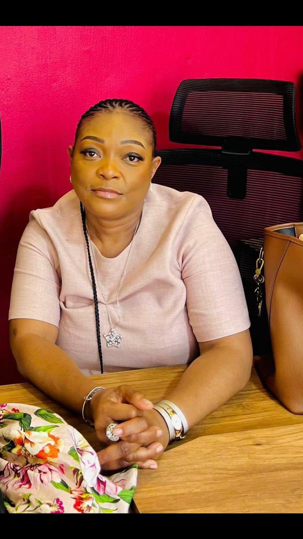 central_sage's tweet image. Pomba ya scène @BisaluSila , tous les soirs je suis sur YouTube pour ne rien rater.

Des séries télévisées #SB