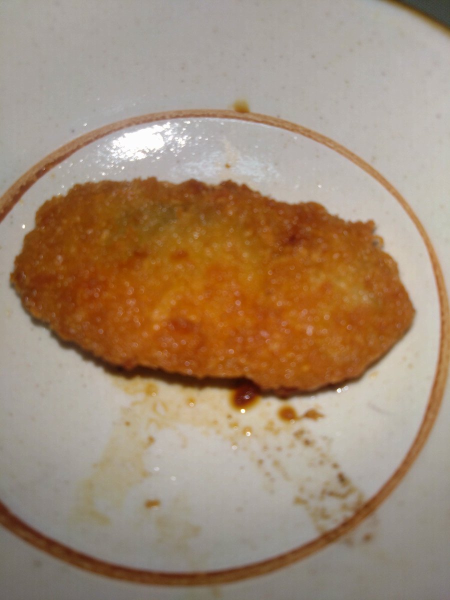 sin1sato1975's tweet photo. ドンキで買った惣菜のアジフライを
ウスターソースで食べるの https://t.co/eObIeTg7VA