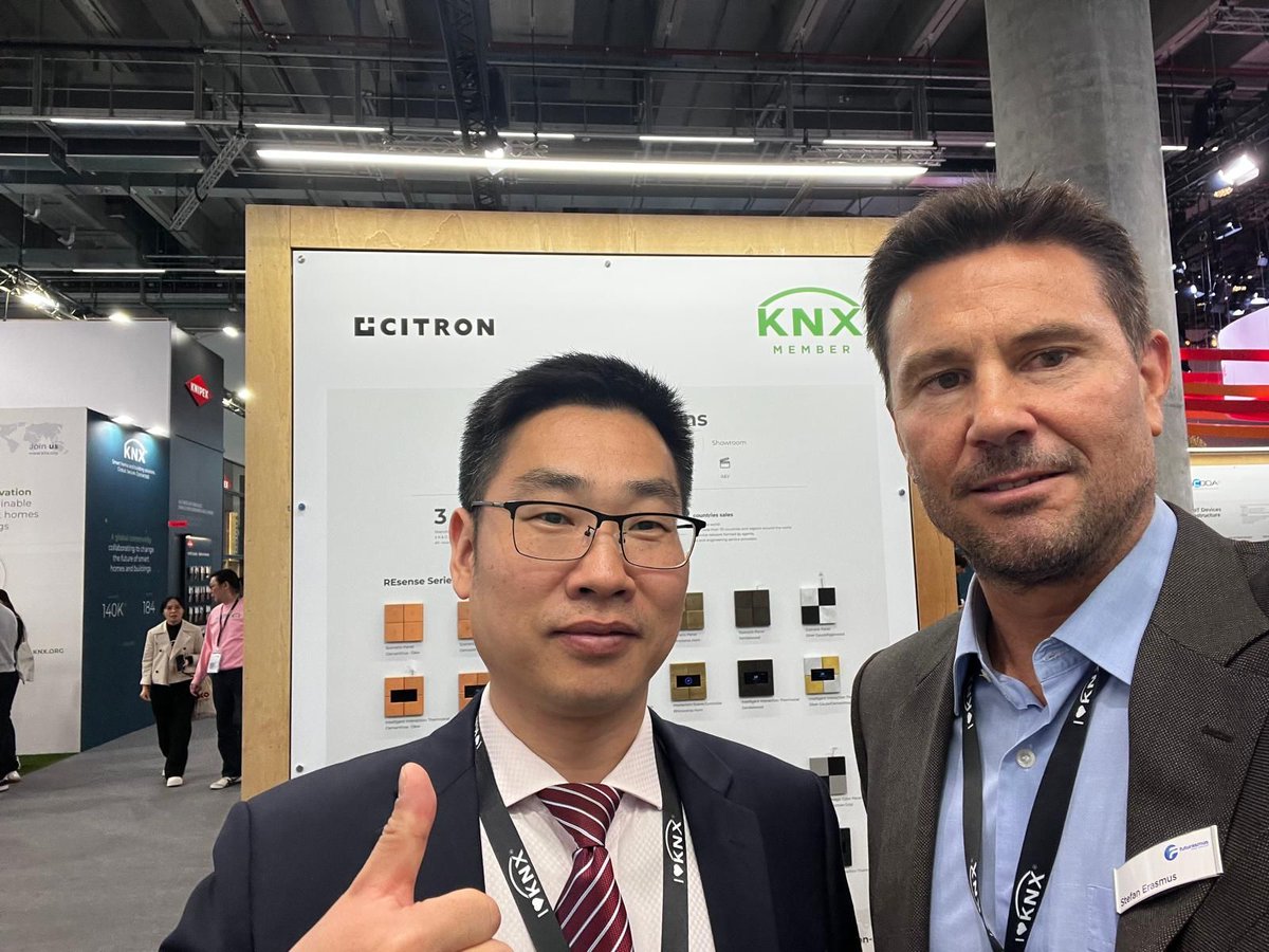 FuturasmusGroup's tweet image. At the Citron Smart booth we discovered their smart home control solutions focused on elegant design and versatile interaction. Thanks to Charles Lee for showing us the products. 🤝

#KNX #LightAndBuilding #Citron #SmartHome #BuildingAutomation