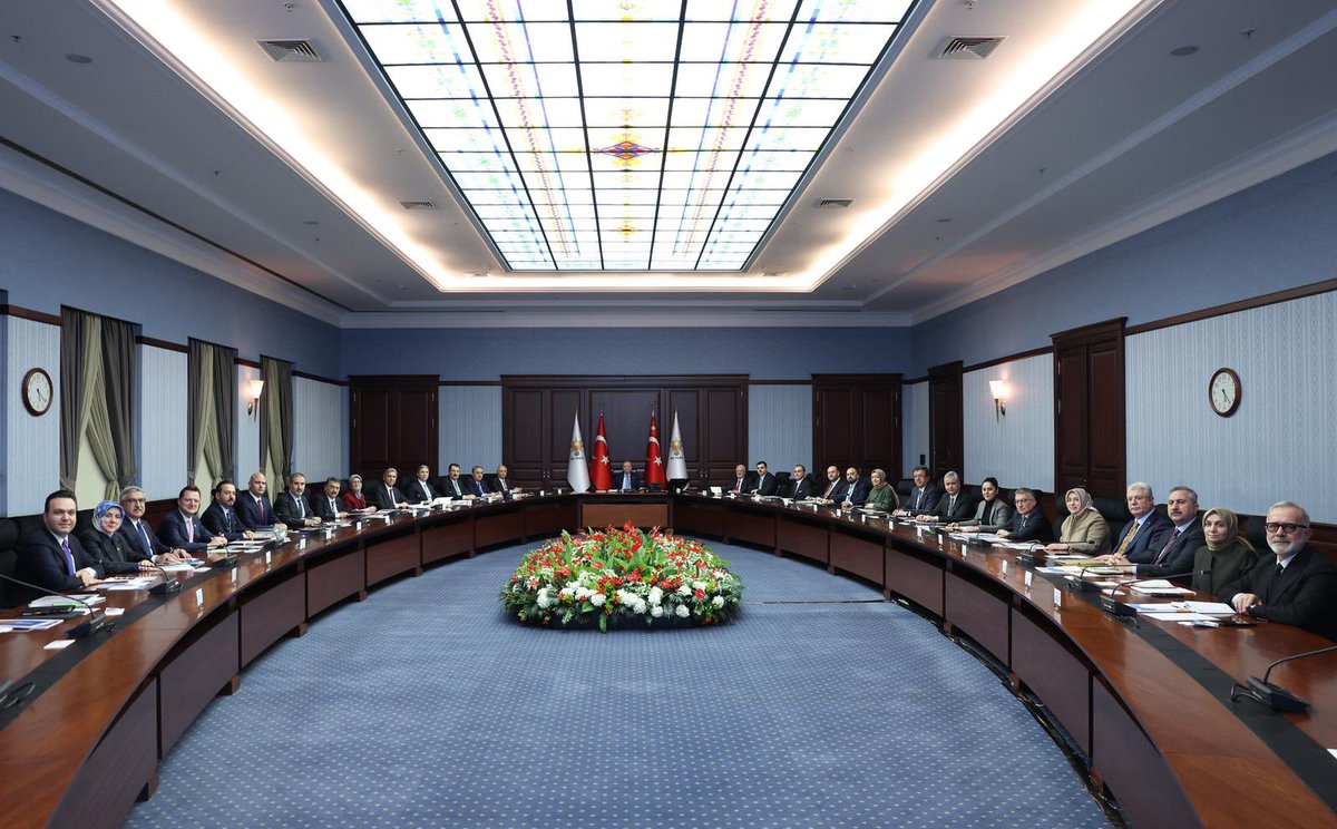 Hayati_Yazici's tweet photo. Genel Başkanımız ve Cumhurbaşkanımız Sn. @RTErdogan başkanlığında Merkez Yürütme Kurulu Toplantımızı gerçekleştirdik. 

Toplantımızın partimiz, ülkemiz ve milletimiz için hayırlara vesile olmasını diliyorum. https://t.co/CMvC1jbpgb