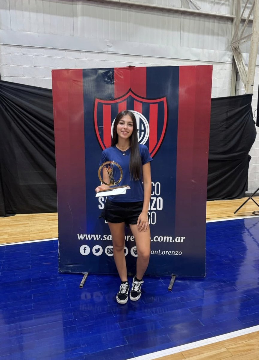 Si Miaaaa!! 💙❤️
Triunfazo 4-6 6-3 6-3 y saco su pasaje a los octavos del 1er  NACIONAL de Mendoza!!
Vamos con todo 💪💪