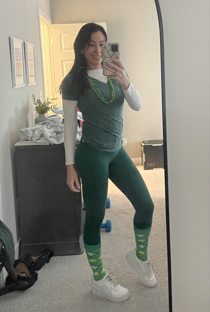 Hanging with the raisin girls tweet media