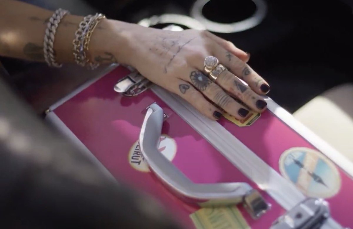 solelynostalgia's tweet photo. hannah montana still has her makeup box 🥺 https://t.co/1XH7SLDVI8