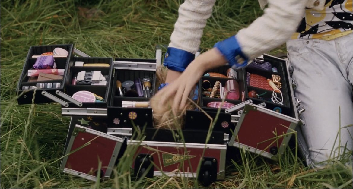 solelynostalgia's tweet photo. hannah montana still has her makeup box 🥺 https://t.co/1XH7SLDVI8