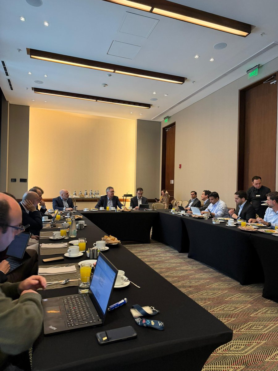 Mauricio Cárdenas S. tweet media