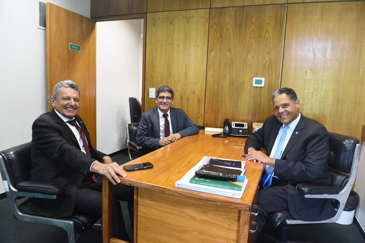 psdcamara's tweet photo. O líder Antonio Brito e o deputado @CharlesFederal dão as boas-vindas ao deputado Raimundo Costa. O #TimePSD é o que mais cresce no País! https://t.co/c0bdRzcZG8