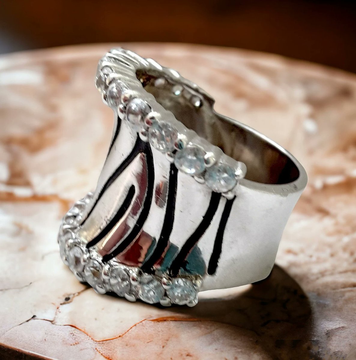 renaissancefai's tweet image. Zebra Black Stripe CZ Ring, Sterling Silver, ADI Modernist Concave, Size 8.5, Vintage
etsy.com/listing/447343…?
#ring #vintage #sterlingSilver #925 #size8.5 #size9 #zebraStripes #black #enamel #modernist #CZ #cubicZirconia #concave #large #evening #band #statement #swirls #carved