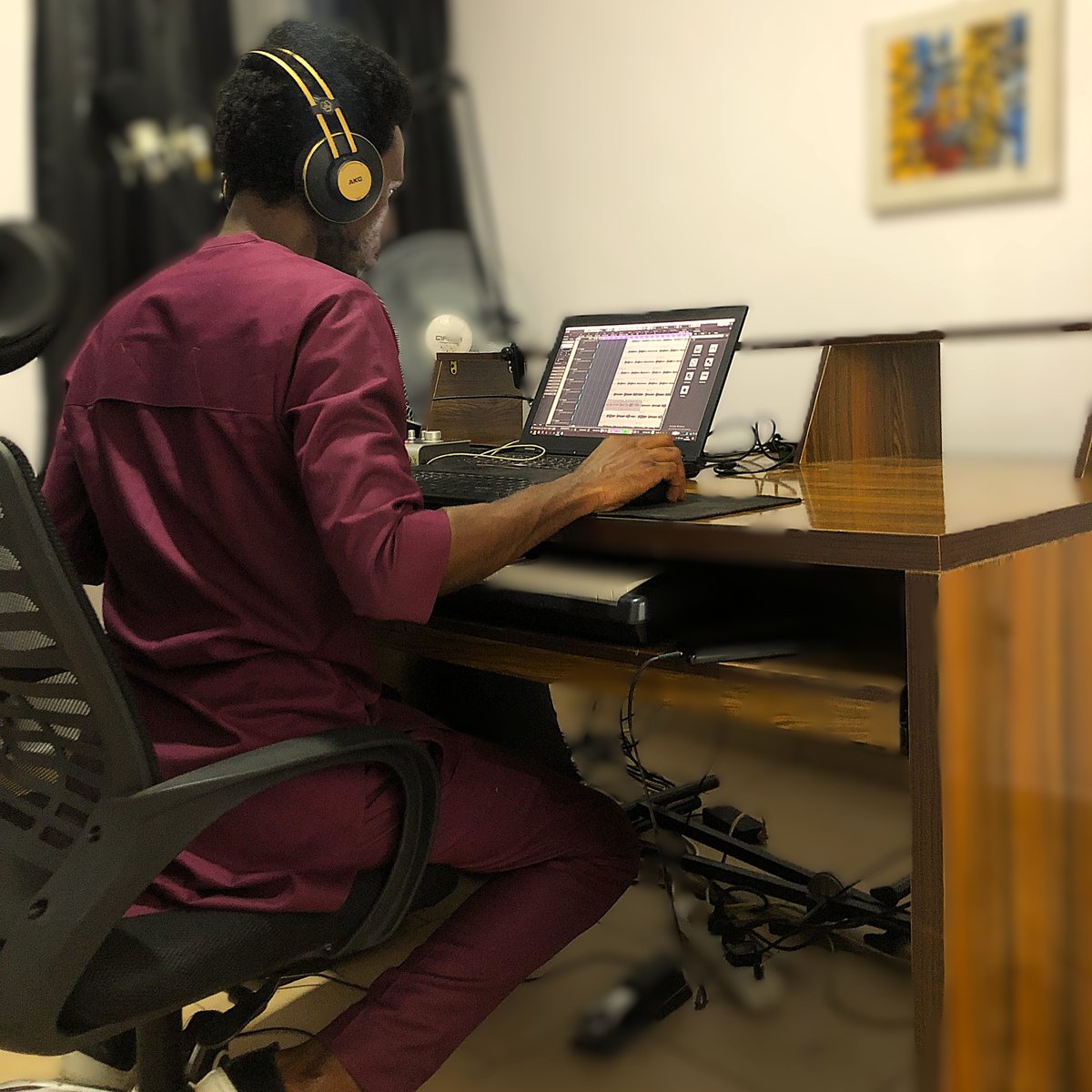 Deejay_Klem's tweet image. Music is the only language where you can say EXACTLY what you feel without uttering a single word. And what i LOVE about composing and producing music is  making sure that that  'feeling' is translated with absolute clarity.

#DjklemStudios #SoundEngineering #CreativeProcess
