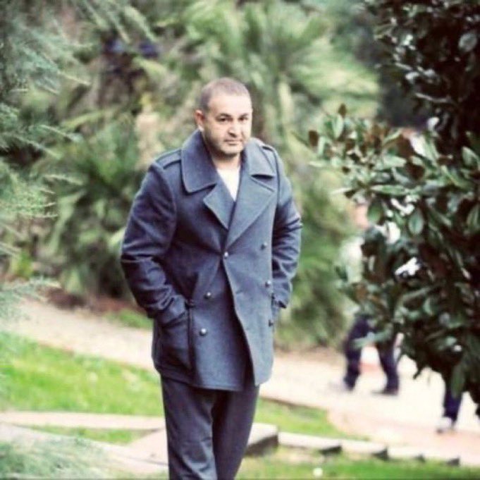 cipsli çiğköfte yiyen kızlaeın olduğu zamanda dişlerini düzenli fırçalayan hassas genç bir erkek olmak böyle hissettiriyor