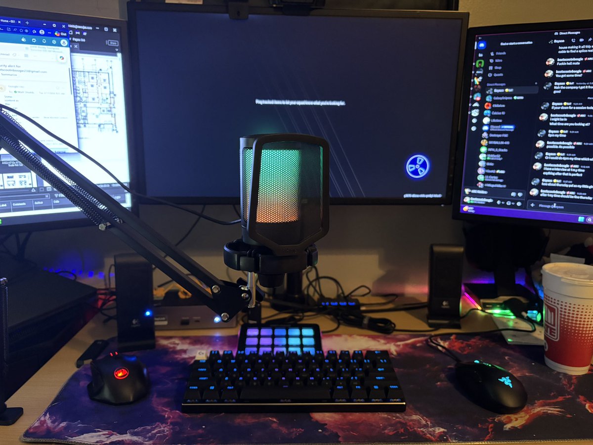 BootsonTwitch's tweet photo. Decent ass setup? #streamers #twitchstreamer #ArcRaiders #AsusROG #Razer #logitech #Discord #Ratemysetup https://t.co/5Y1L8pbj5d