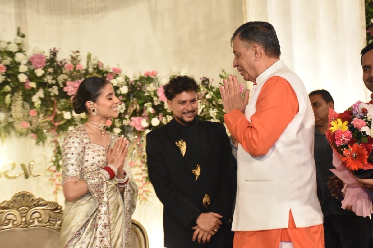 Satishmahanaup's tweet photo. कानपुर के गौरव एवं भारतीय क्रिकेट टीम के स्टार गेंदबाज कुलदीप यादव के रिसेप्शन समारोह में सेंट्रम होटल पहुंचकर नवविवाहित दंपति को हार्दिक शुभकामनाएं एवं आशीर्वाद प्रदान किया। 
#Kuldeepyadav #Lucknow https://t.co/vT81PtqPct