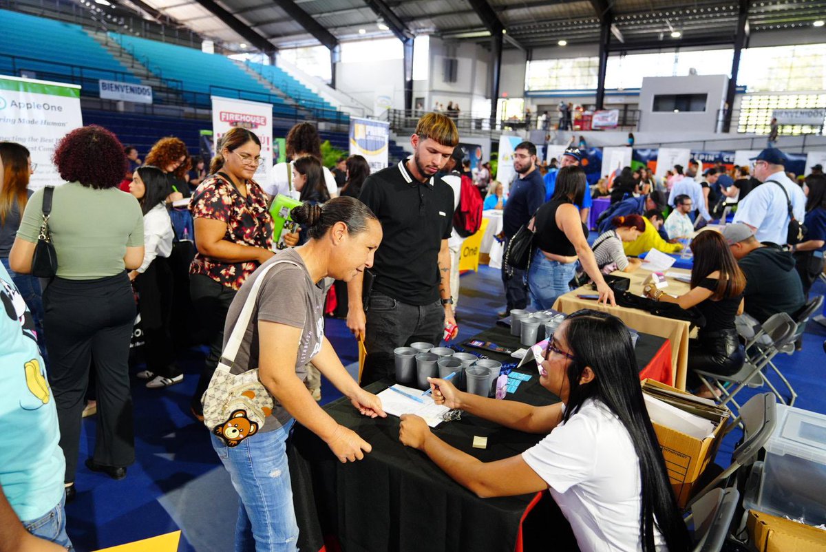 ramonluisrivera's tweet photo. Hoy decenas de patronos y más de 500 plazas disponibles en nuestra feria de trabajo Conecta JobExpo desde la cancha Pepín Cestero. https://t.co/MBjREiOMhs
