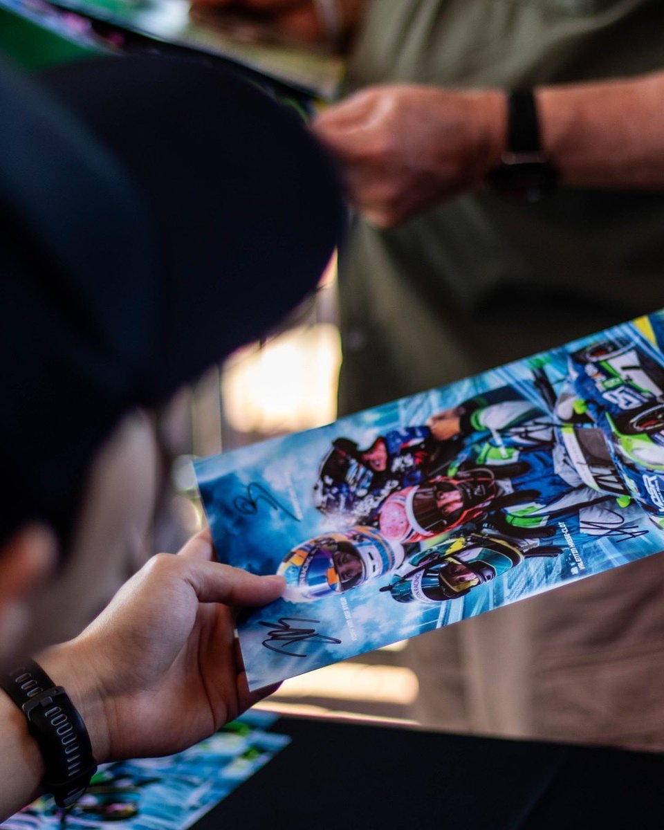 Carl Bennett tweet media